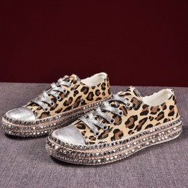 Plus Size Fashion Canvas Rivet Decoration Slip Resistant Flat Causal Shoes