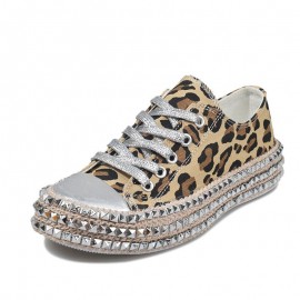 Plus Size Fashion Canvas Rivet Decoration Slip Resistant Flat Causal Shoes